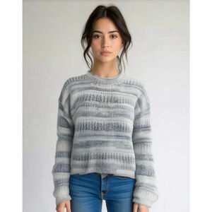 Time and Tru Women's Striped Knit Sweater Round Neck Size Large Blue White Twee